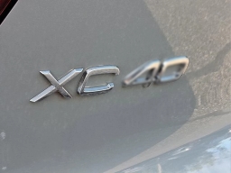 Volvo XC40 Ultra Bright Theme B5 AWD 2025