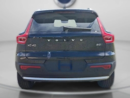 Volvo XC40 Ultra Bright Theme B5 AWD 2025