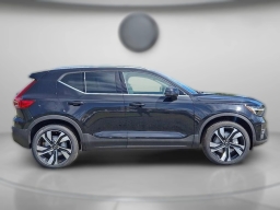 Volvo XC40 Ultra Bright Theme B5 AWD 2025