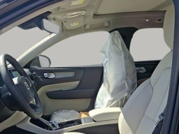 Volvo XC40 Ultra Bright Theme B5 AWD 2025