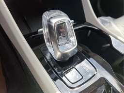 Volvo XC40 Ultra Bright Theme B5 AWD 2025