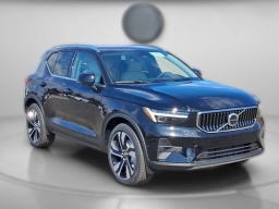 Volvo XC40 Ultra Bright Theme B5 AWD 2025
