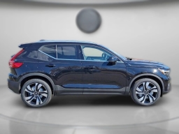 Volvo XC40 Ultra Bright Theme B5 AWD 2025