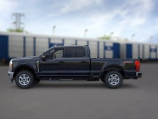 Ford Super Duty F-250 SRW XLT 4WD Crew Cab 6.75' Box