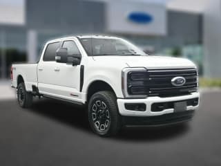 Ford Super Duty F-350 SRW Platinum 4WD Crew Cab 8' Box