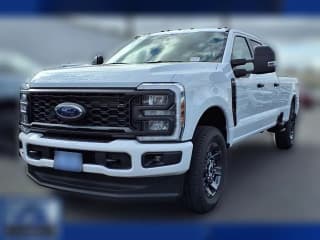 Ford Super Duty F-350 SRW XL 4WD Crew Cab 8' Box