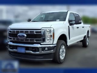 Ford Super Duty F-350 SRW XLT 4WD Crew Cab 6.75' Box