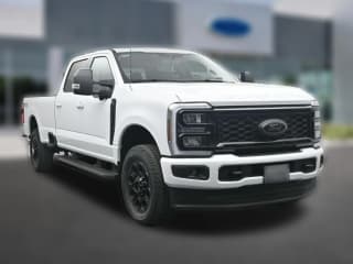 Ford Super Duty F-350 SRW XLT 4WD Crew Cab 8' Box