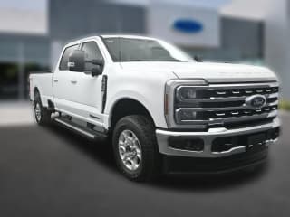 Ford Super Duty F-350 SRW XLT 4WD Crew Cab 8' Box