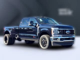 Ford Super Duty F-350 DRW LARIAT 4WD Crew Cab 8' Box