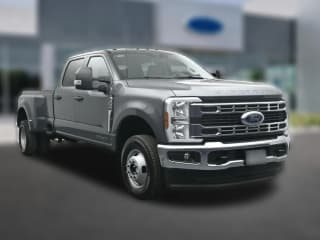 Ford Super Duty F-350 DRW XLT 4WD Crew Cab 8' Box