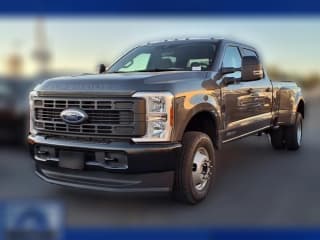 Ford Super Duty F-350 DRW XL 4WD Crew Cab 8' Box