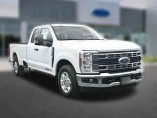 Ford Super Duty F-350 SRW XLT 2WD SuperCab 8' Box