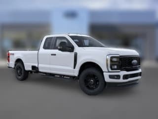 Ford Super Duty F-350 SRW XL 4WD SuperCab 8' Box