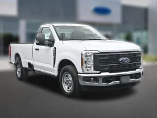 Ford Super Duty F-350 SRW XL 2WD Reg Cab 8' Box