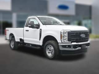 Ford Super Duty F-350 SRW XL 4WD Reg Cab 8' Box