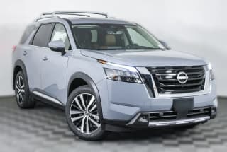 Nissan Pathfinder Platinum 2WD