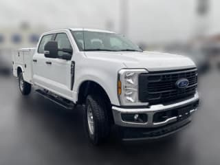 Ford Super Duty F-350 SRW XL 4WD Crew Cab 8' Box Ford Super Duty F-350 SRW XL 4WD Crew Cab 8' Box