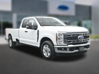 Ford Super Duty F-350 SRW XLT 2WD SuperCab 8' Box Ford Super Duty F-350 SRW XLT 2WD SuperCab 8' Box